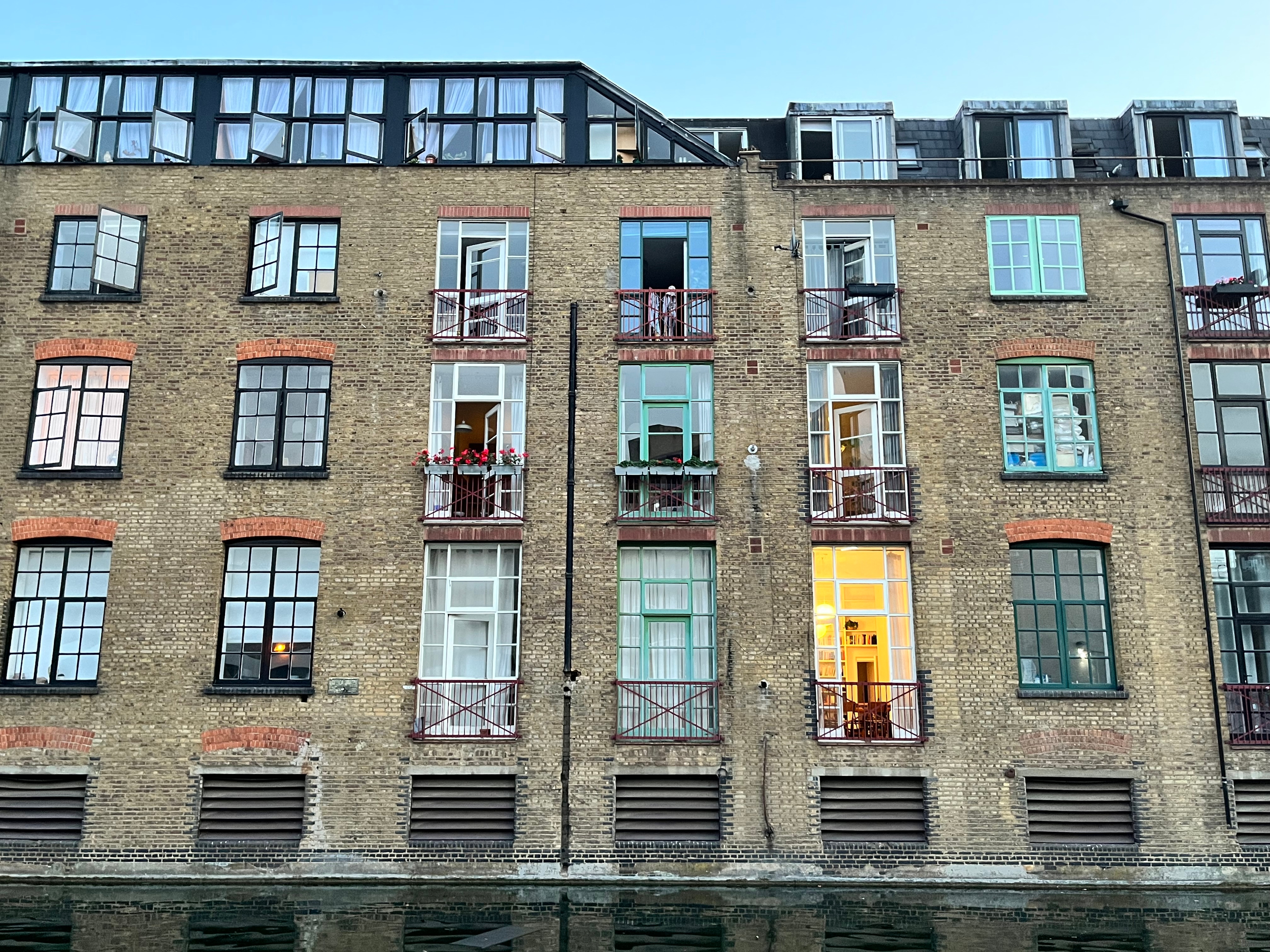 Along the channel, the old industrial buildings are being converted into lofts.