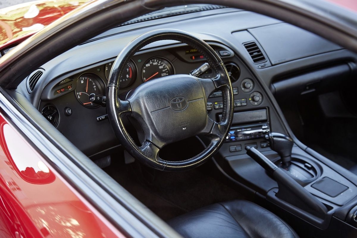 As one can see this particular version was equipped with a automatic gearbox. The 4-speed 'automatic gearbox is not the ideal companion for this car. Since old turbocharged engines always require the turbocharger to be active, the driver is required to keep the car in a high RPM range. The automatic transmission does not allow the driver to select the gear, making it nearly impossible to drive in the proper rev range.