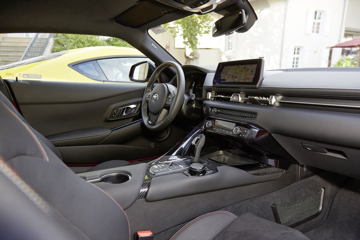 As one can see the interieur of the new Toyota Supra has quite a few similarities with the current BMW Z4. At least in regards to quality this is not a bad thing.